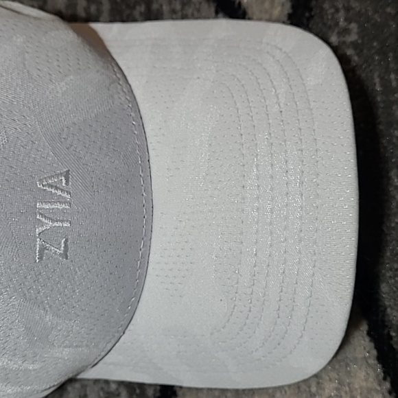 ZYIA ACTIVE EMBROIDERED WHITE CAMO MESH FITTED HAT - Picture 3 of 10